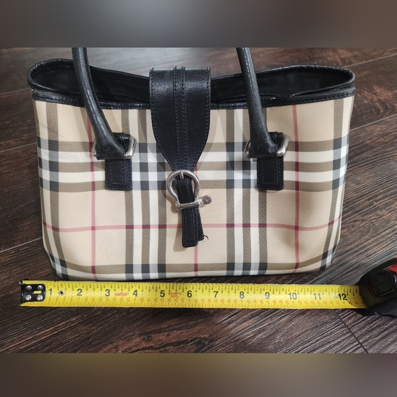 Burberry House Check Buckle Tote Bag - Picture 12 of 16